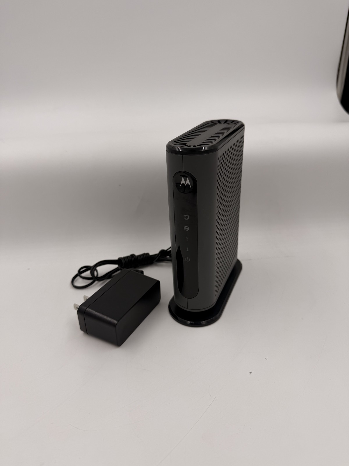 OPEN BOX Motorola MB742010 686mbps DOCSIS 3.0 Cable Modem