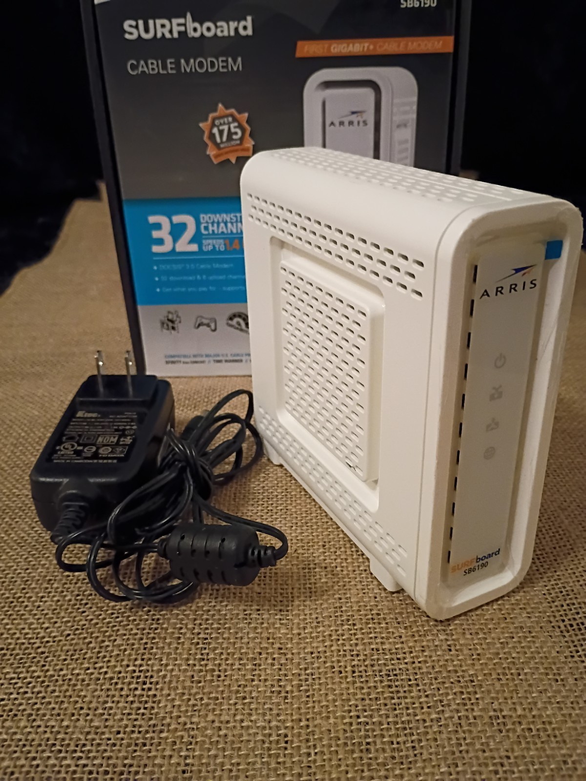 Arris SURFboard SB6190 Cable Modem DOCSIS 3.0 New Open Box Gigabit 32×8 White