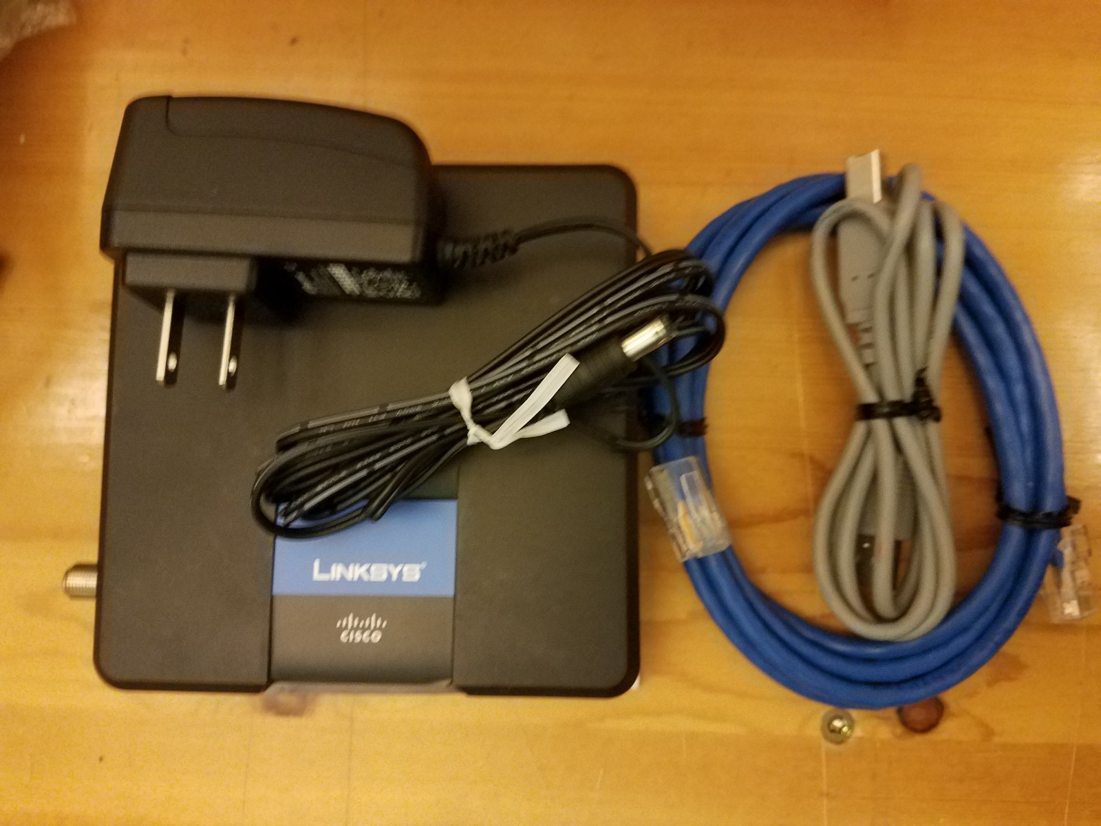 Cisco Linksys CM100 Cable Modem with USB and Ethernet Connection