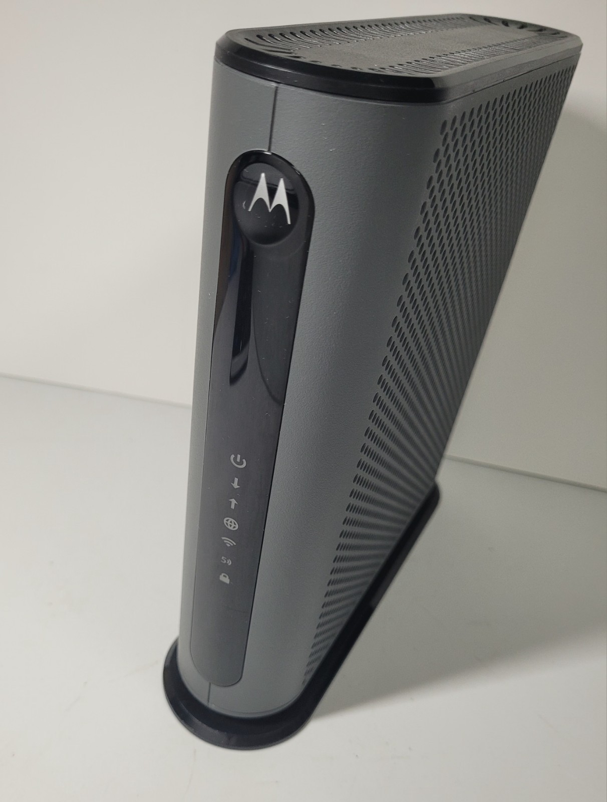 Motorola MG7540 16×4 DOCSIS 3.0 Cable Modem & AC1600 WiFi Router