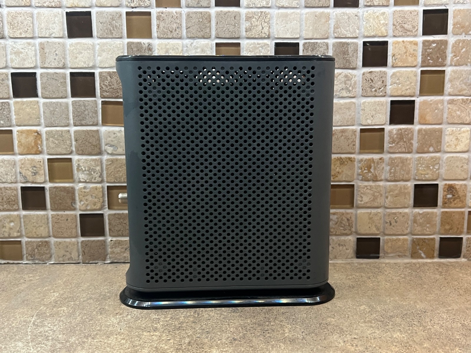 Motorola MB8611 DOCSIS 3.1 Cable Modem 2.5 Gbps Ethernet Port Black MB8611-30