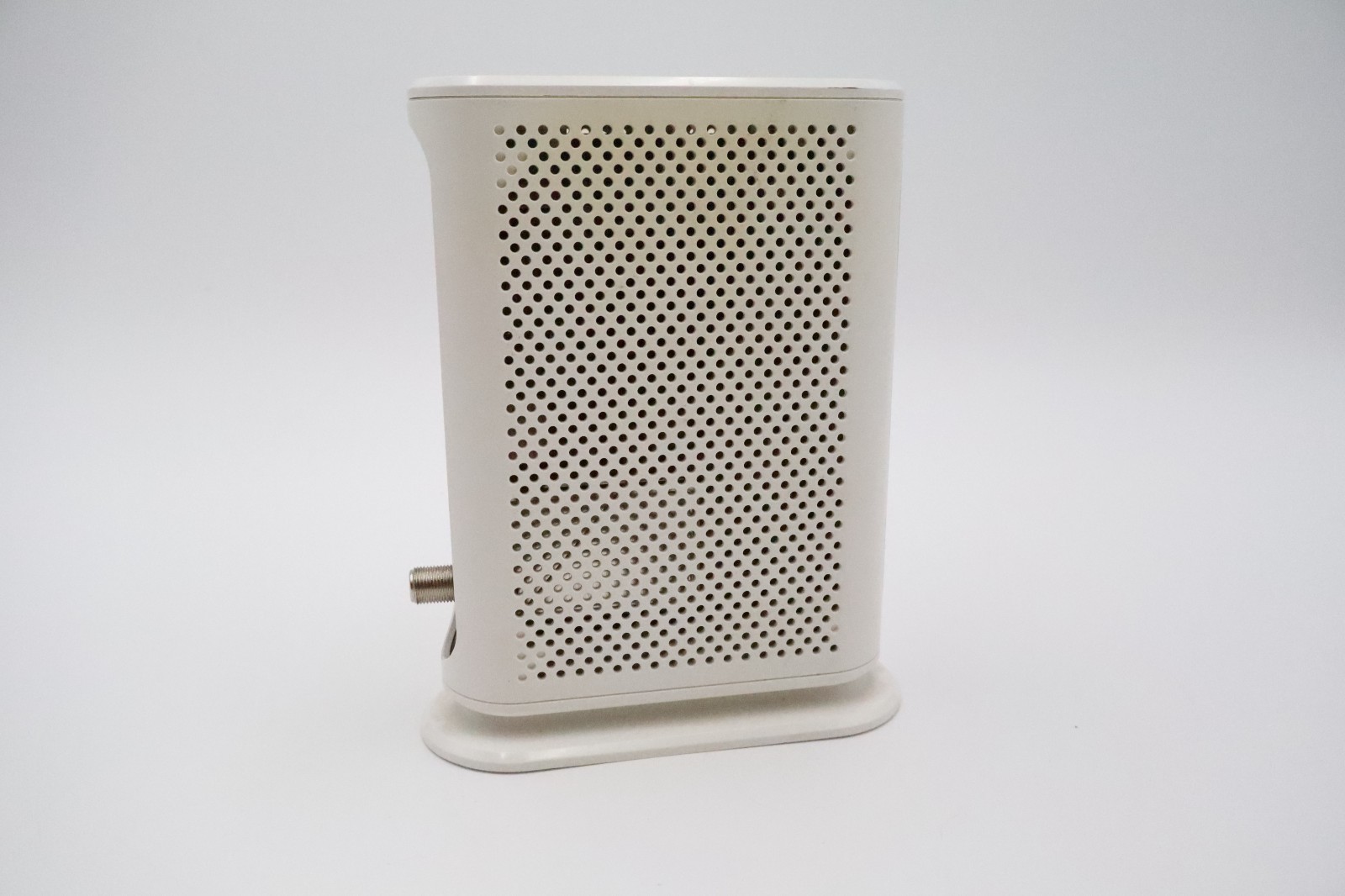 Motorola MB7420 16×4 DOCSIS 3.0 Cable Modem 686 Mbps Ethernet White