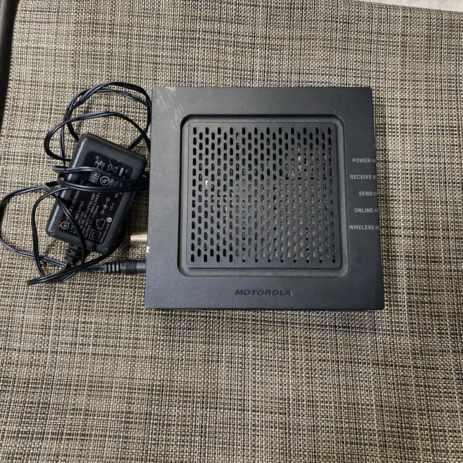 Motorola Surfboard SBG901 Wireless Cable Modem Gateway with Power Supply