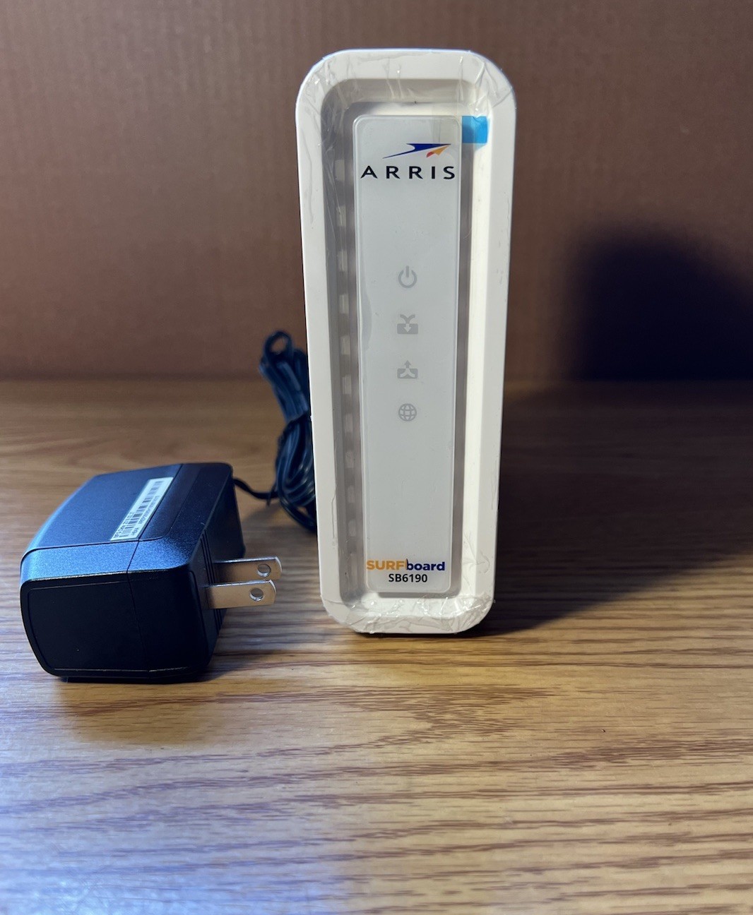 ARRIS SURFboard SB6190 DOCSIS 3.0 32 x 8 Gigabit Cable Modem w/Adapter