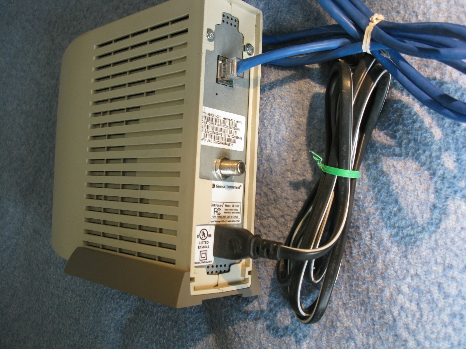 General Instruments SURFboard SB3100 (SB3100) 38 Mbps/Ethernet & power