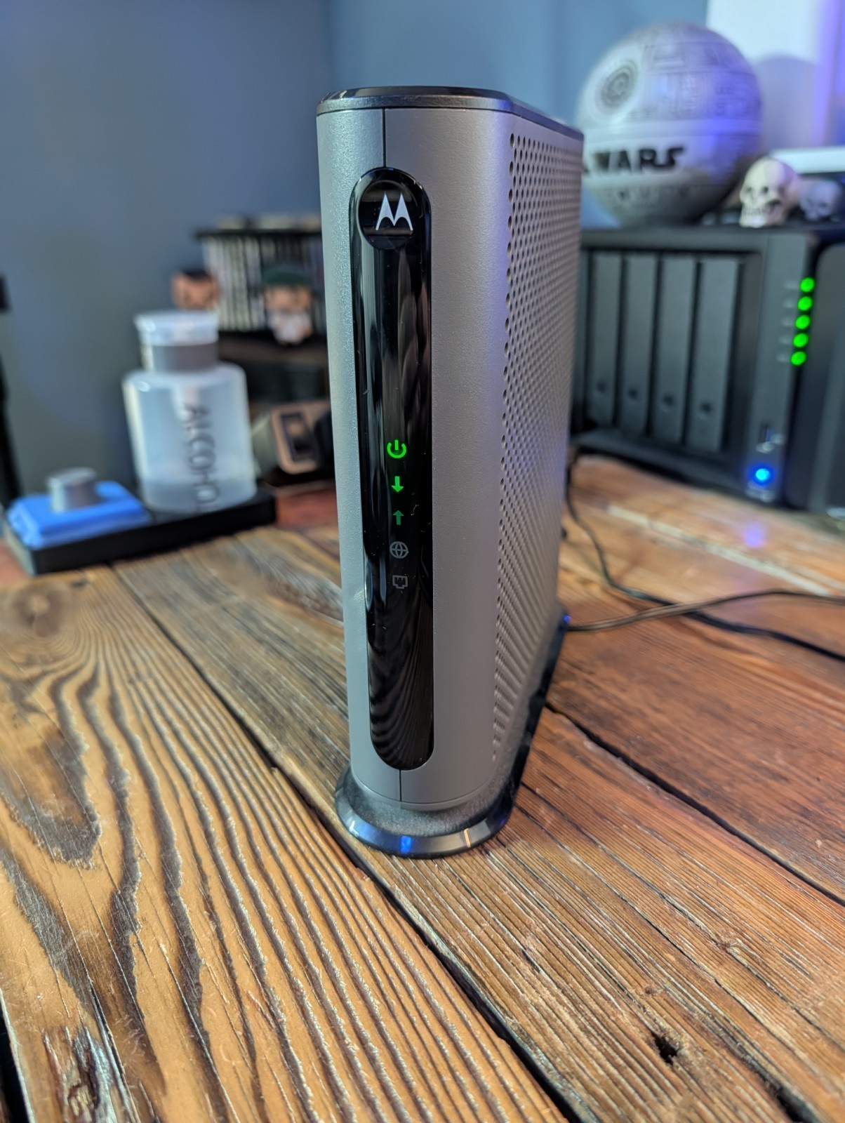 Motorola MB8600 DOCSIS 3.1 Cable Modem Working with Power Adapter