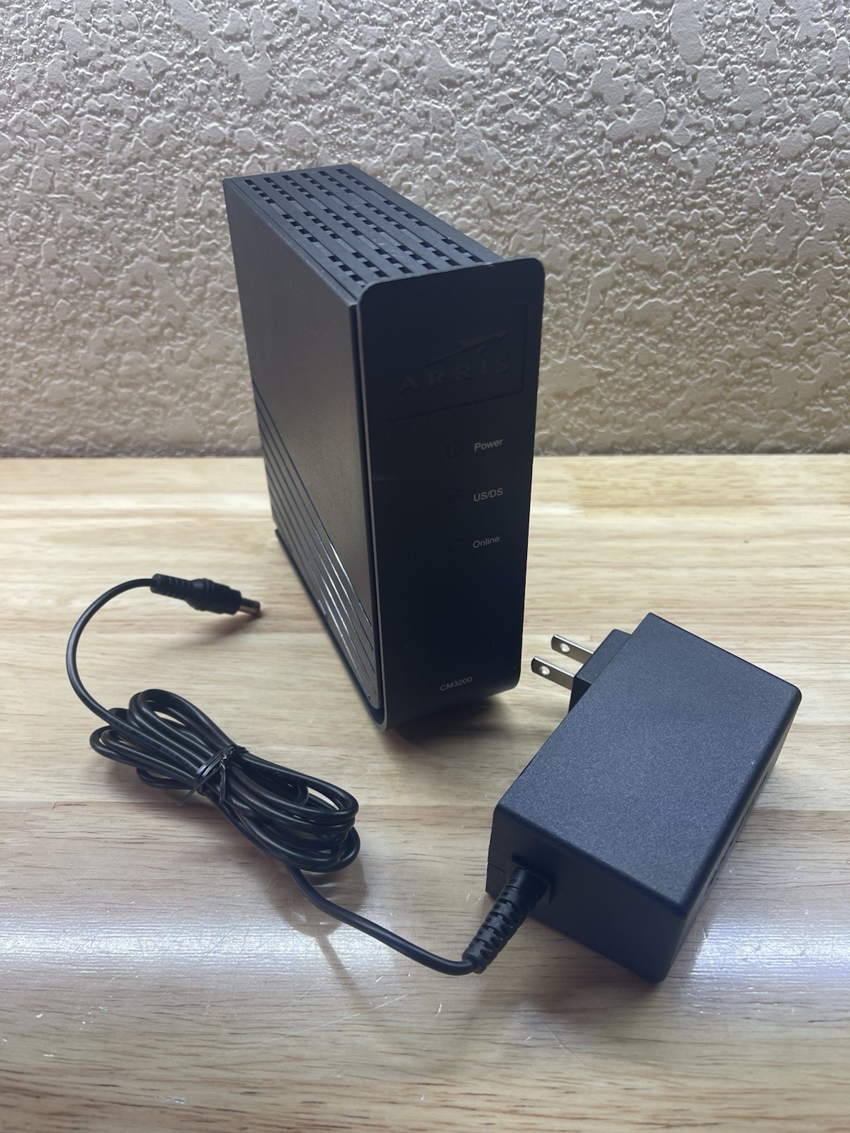 ARRIS CM3200A Gigabit Cable Modem DOCSIS 3.0 TC00DADCM32 w/ Adapter