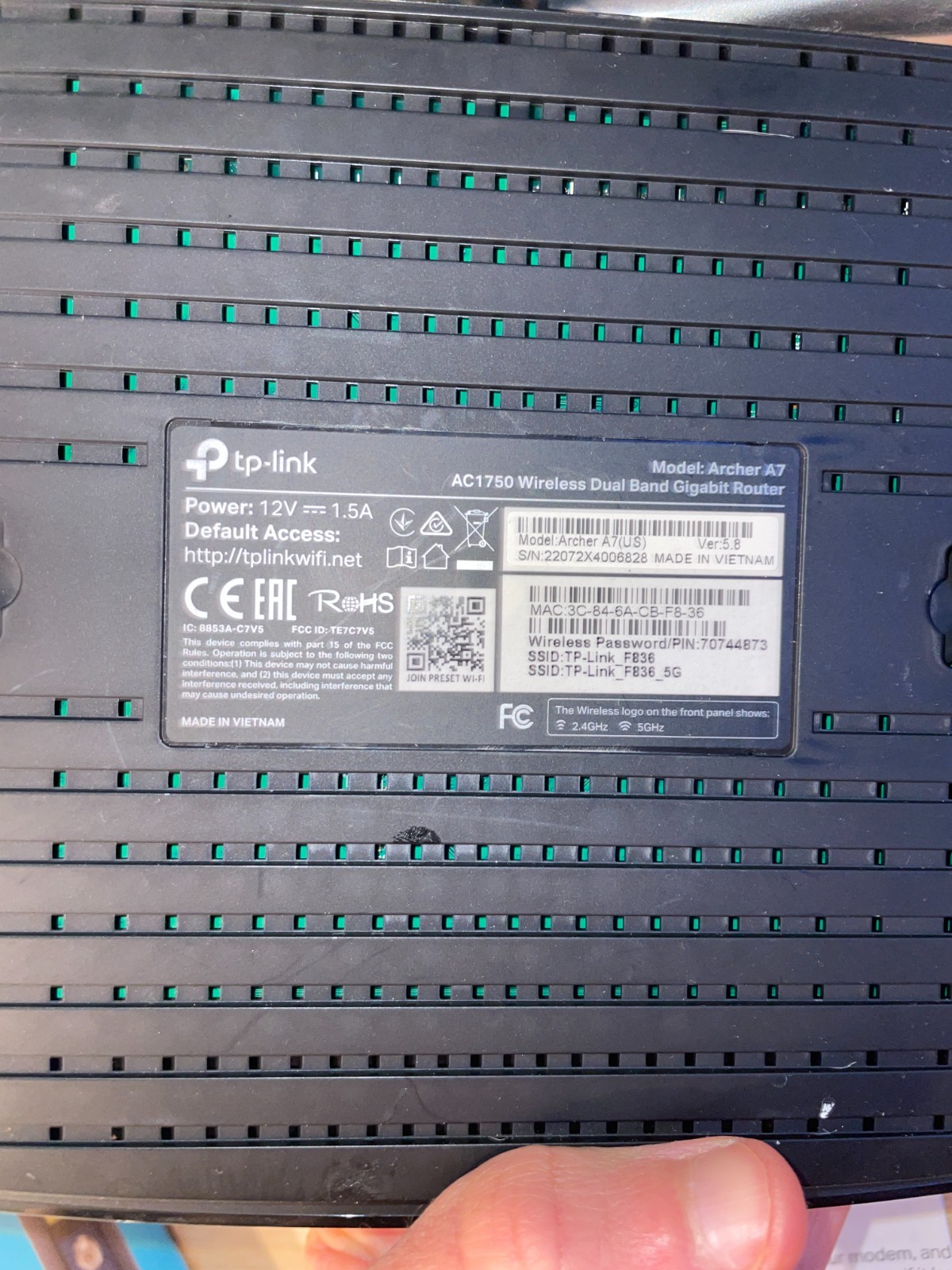 Motorola MB742010 686mbps DOCSIS 3.0 Cable Modem and tp link Archer A7 Router