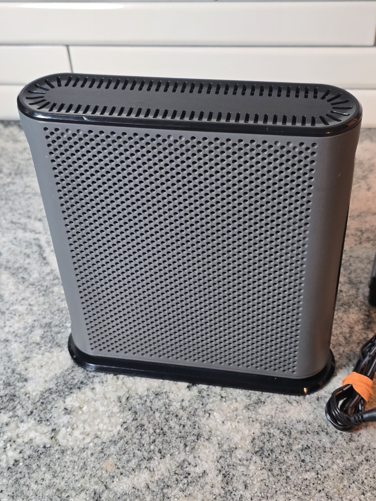 Motorola MG7700 AC1900 Dual-Band DOCSIS 3.0 Cable Modem WiFi Router w Power Cord
