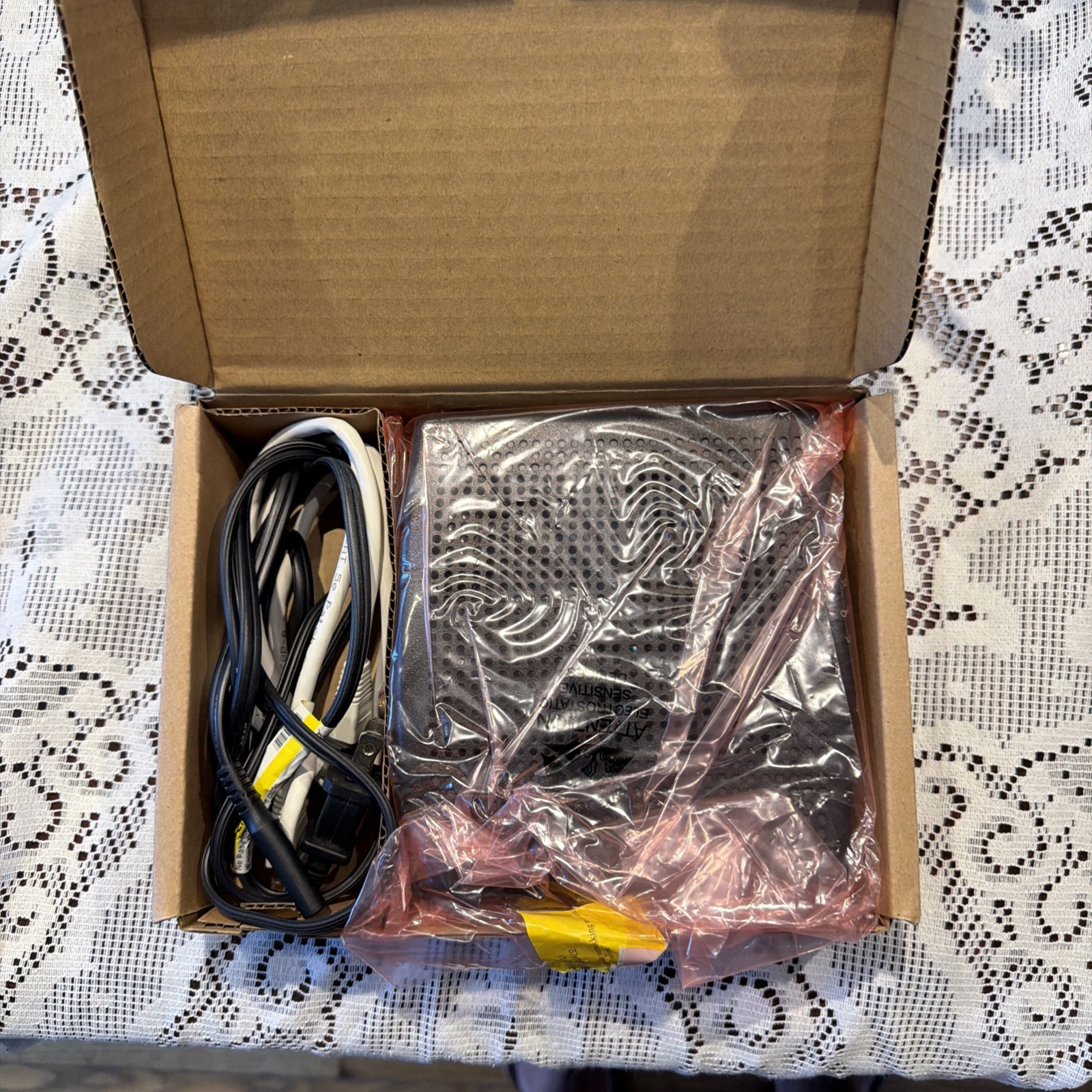 ARRIS Touchstone CM8200A DOCSIS 3.1 Cable Modem w/ Power Adapter Tested