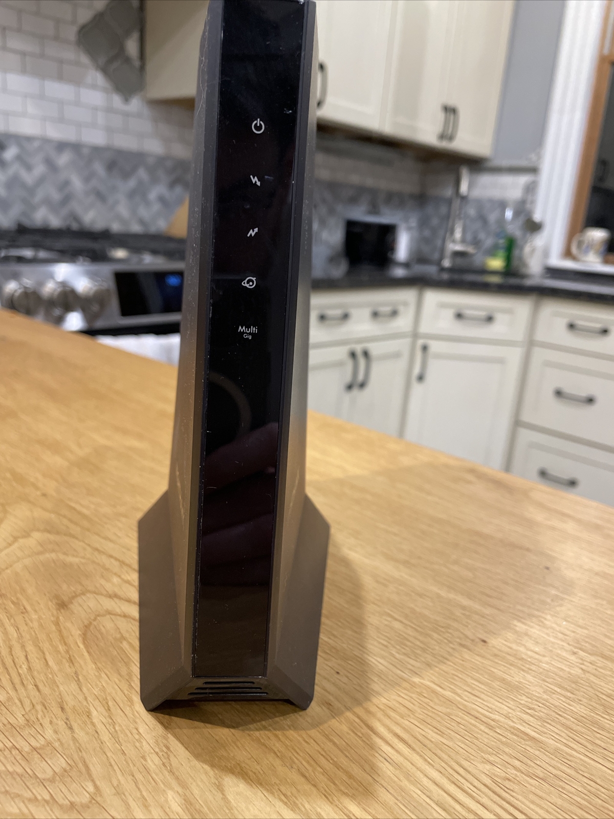 Netgear Nighthawk CM2000 2.5Gbps Cable Modem – DOCSIS 3.1