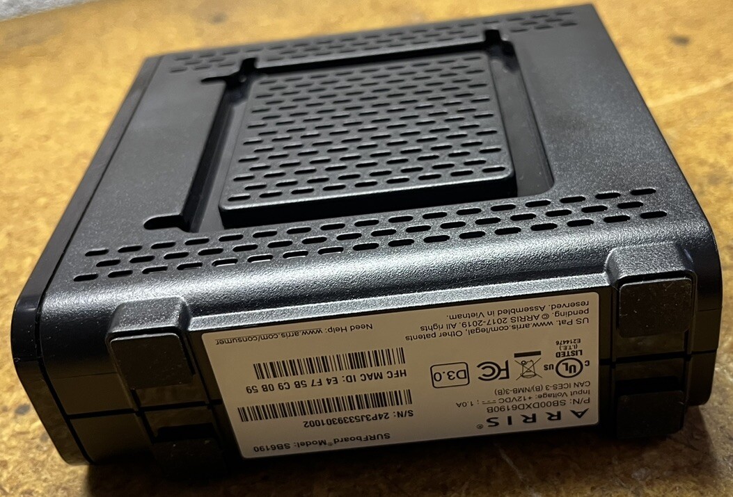 ARRIS Cable Modem DOCSIS 3.0 Gbps 32 x 8 Gigabit SURFboard SB6190 Black