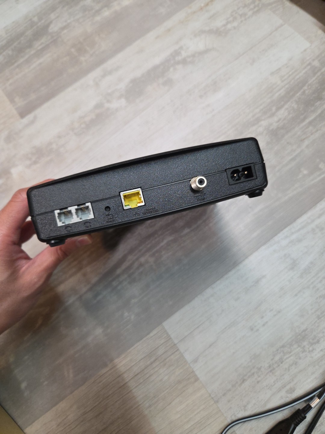 ARRIS TM1602A DOCSIS 3.0 Telephony Cable Modem