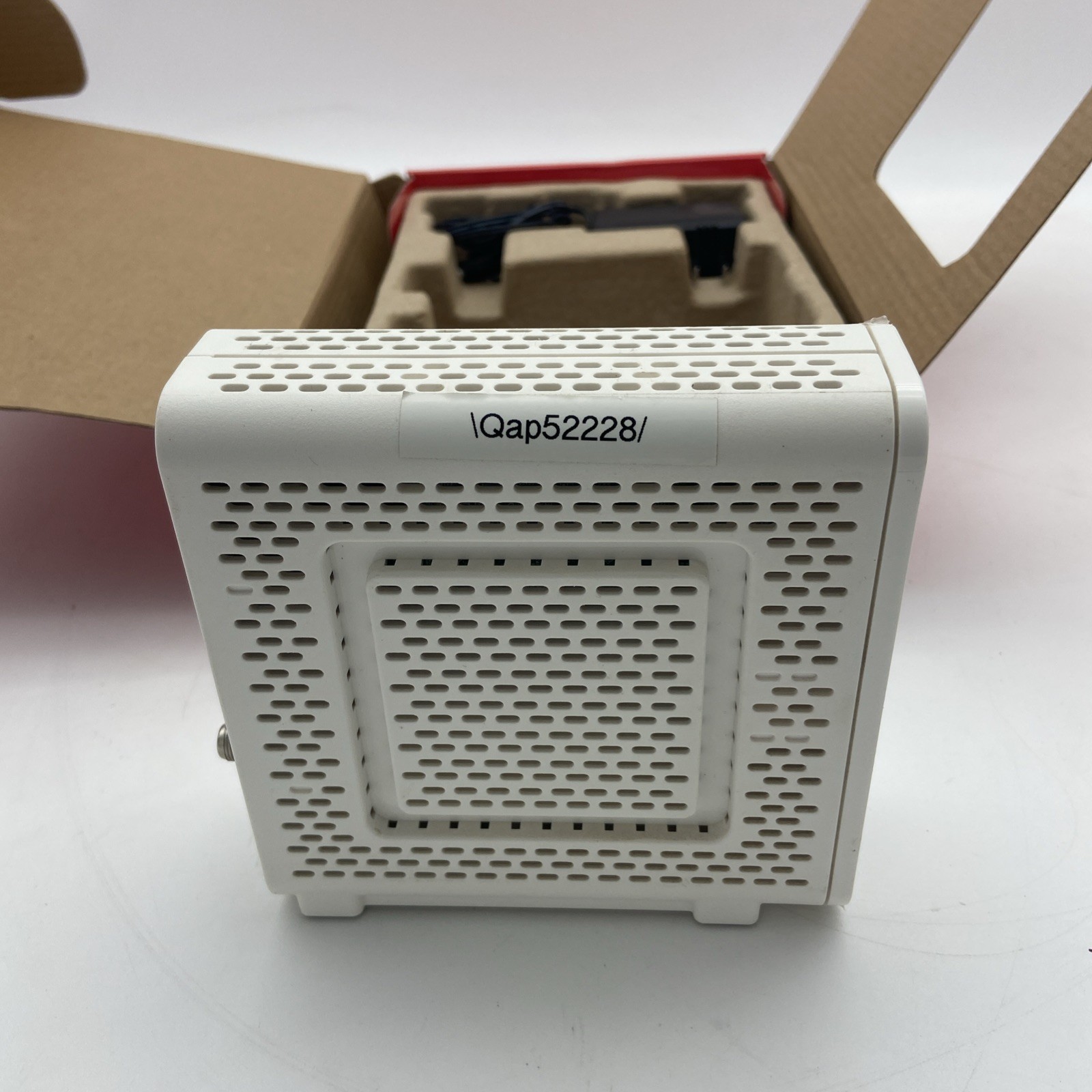 ARRIS SURFboard SB8200 DOCSIS 3.1 10 Gbps Cable Modem NEW open box