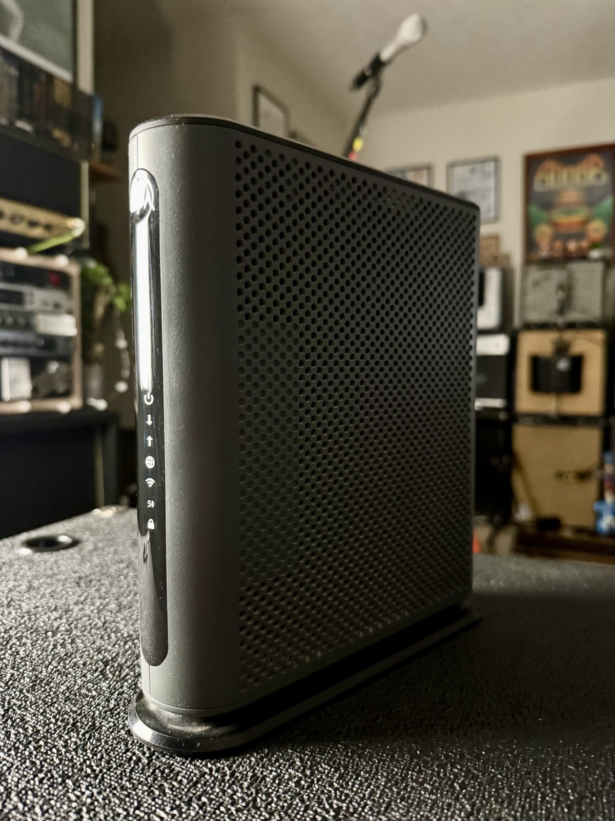 Motorola MG7550 16×4 High-Speed Cable Modem Plus AC1900 WiFi Gigabit Router