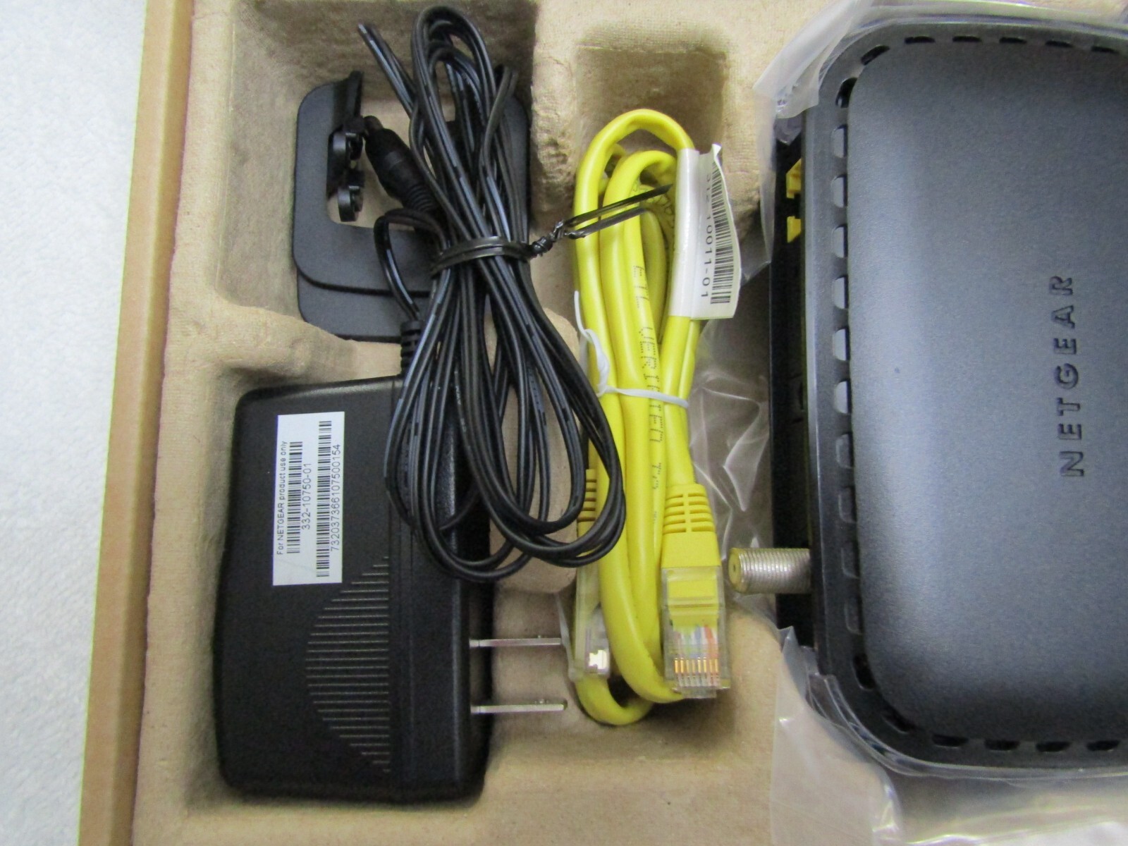 Netgear CM400 Cable Modem /w Box and Instructions Complete