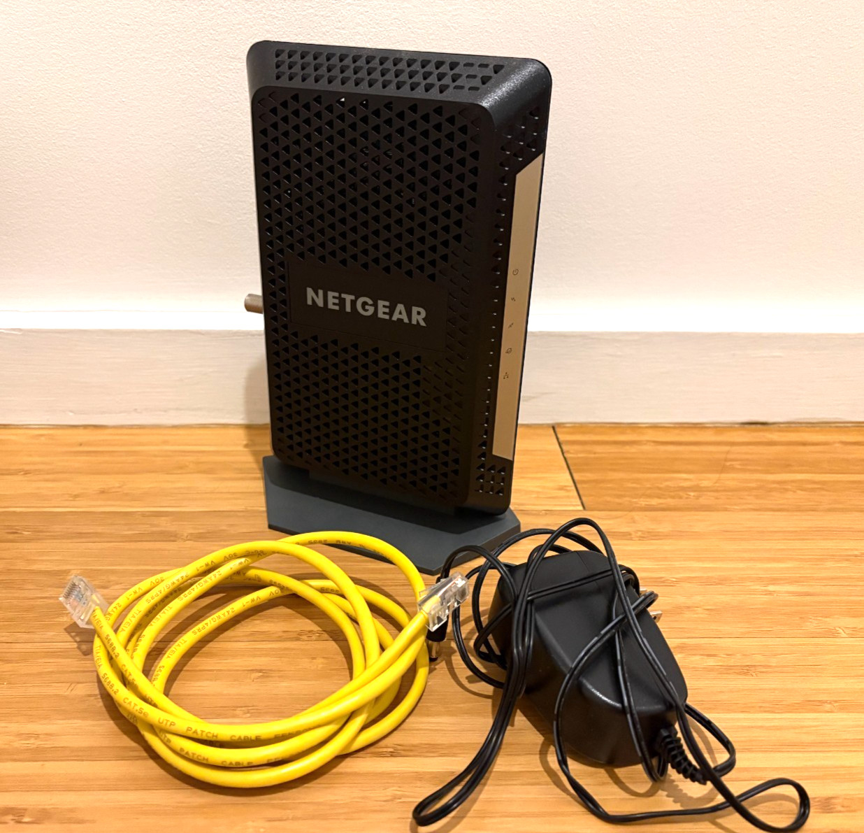 NETGEAR CM1000 Wired-Ethernet (RJ-45) Cable – CM1000100NAS (Black)