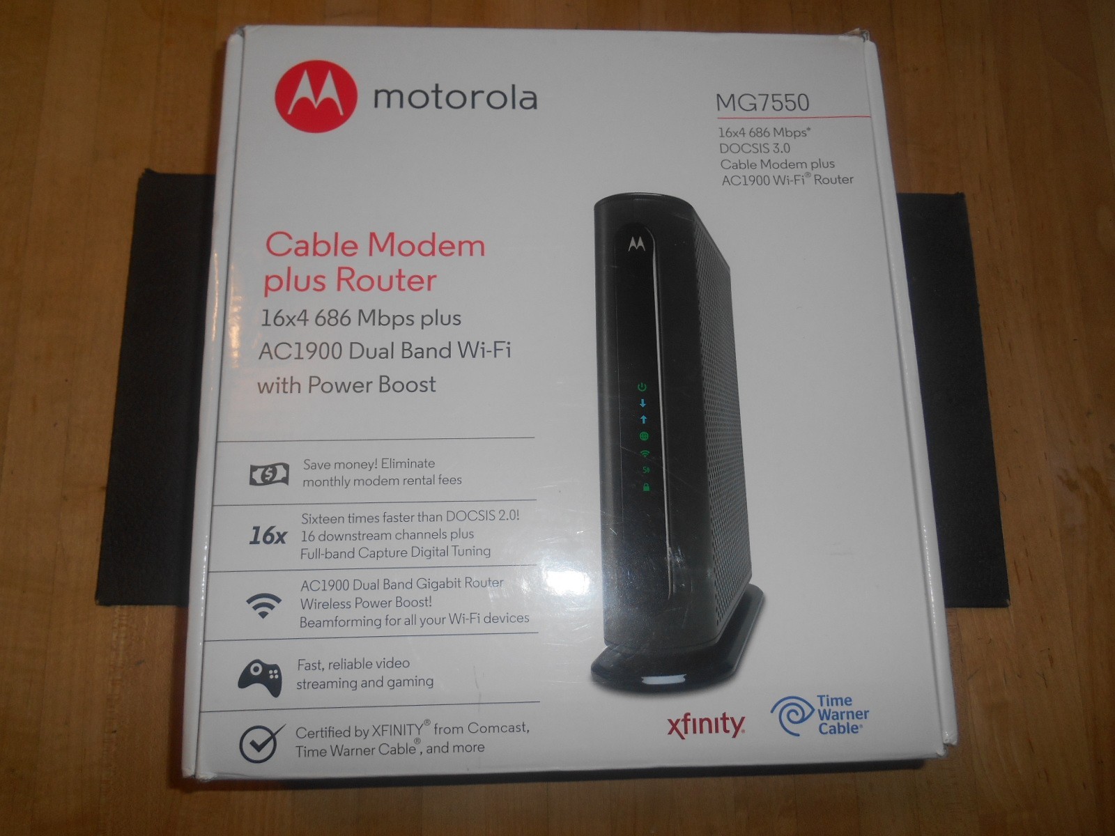 Motorola MG7550 16×4 Cable Modem Plus AC1900 Dual-Band WiFi Gigabit Router