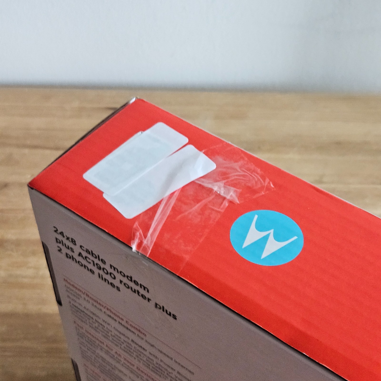 Motorola MT7711 24X8 Cable Modem and AC1900 Dual Band Wi-Fi Gigabit Router USED