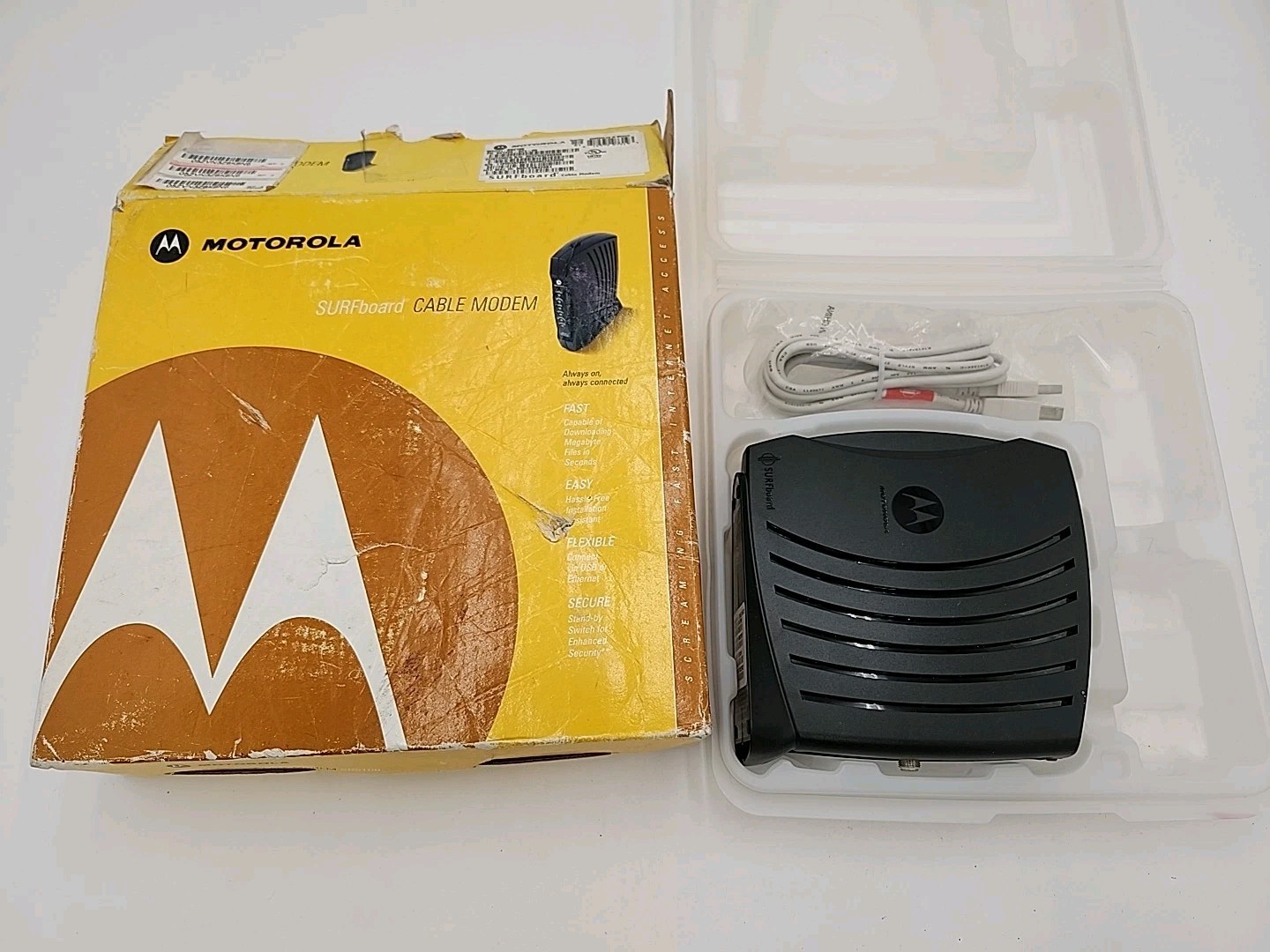 Motorola SB5100 SURFboard Cable Modem With AC Adapter- Untested