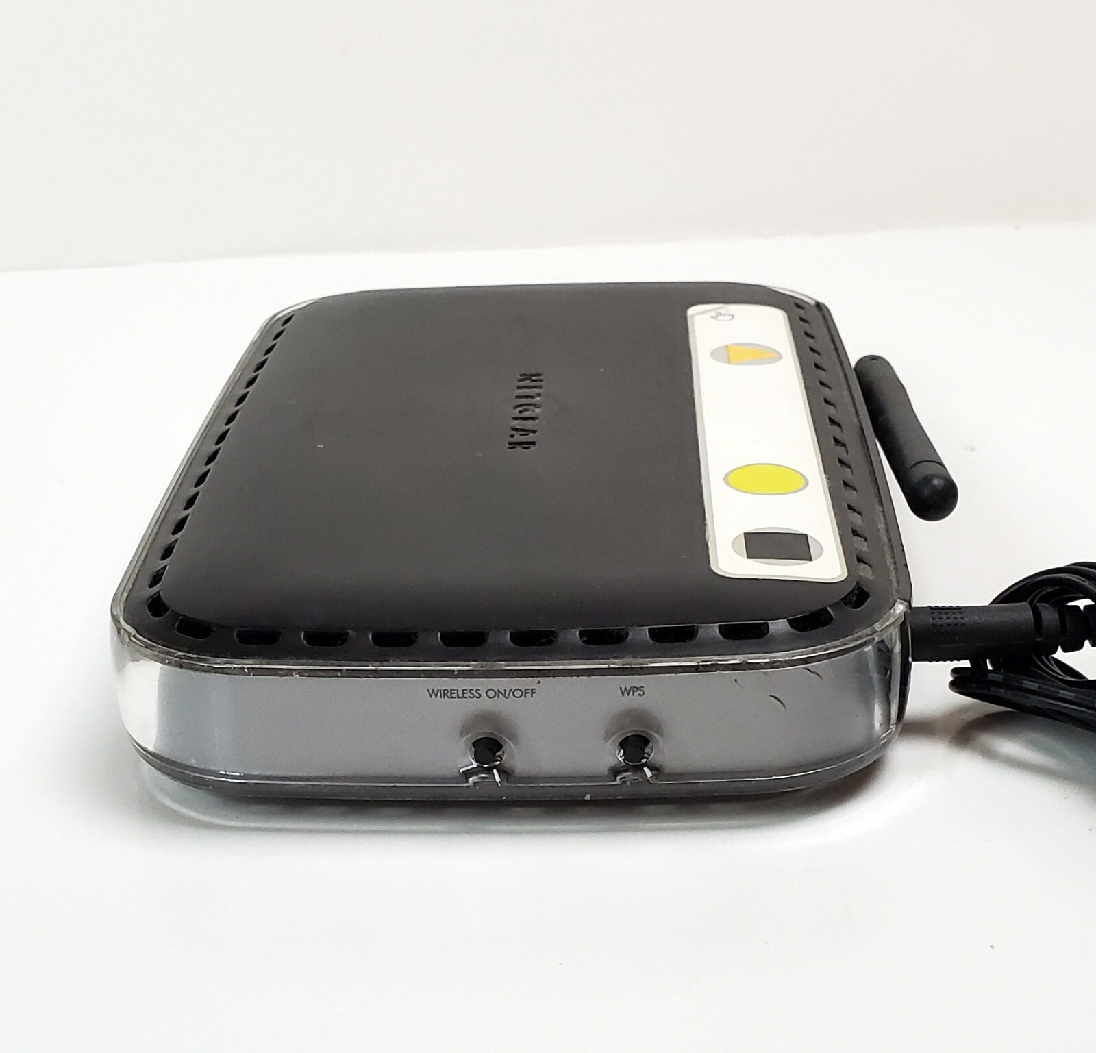 Lot Of ARRIS SURFboard SB6141 Netgear WN200 RPT v2 Netgear WNR1000 v2