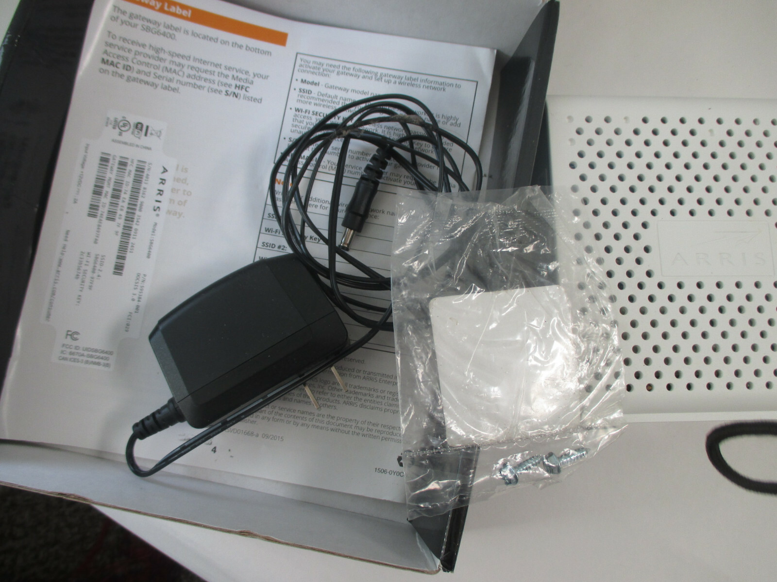 ARRIS SURFboard SBG6400 8×4 DOCSIS 3.0 Cable Modem / N300 Wi-Fi Router w/ power