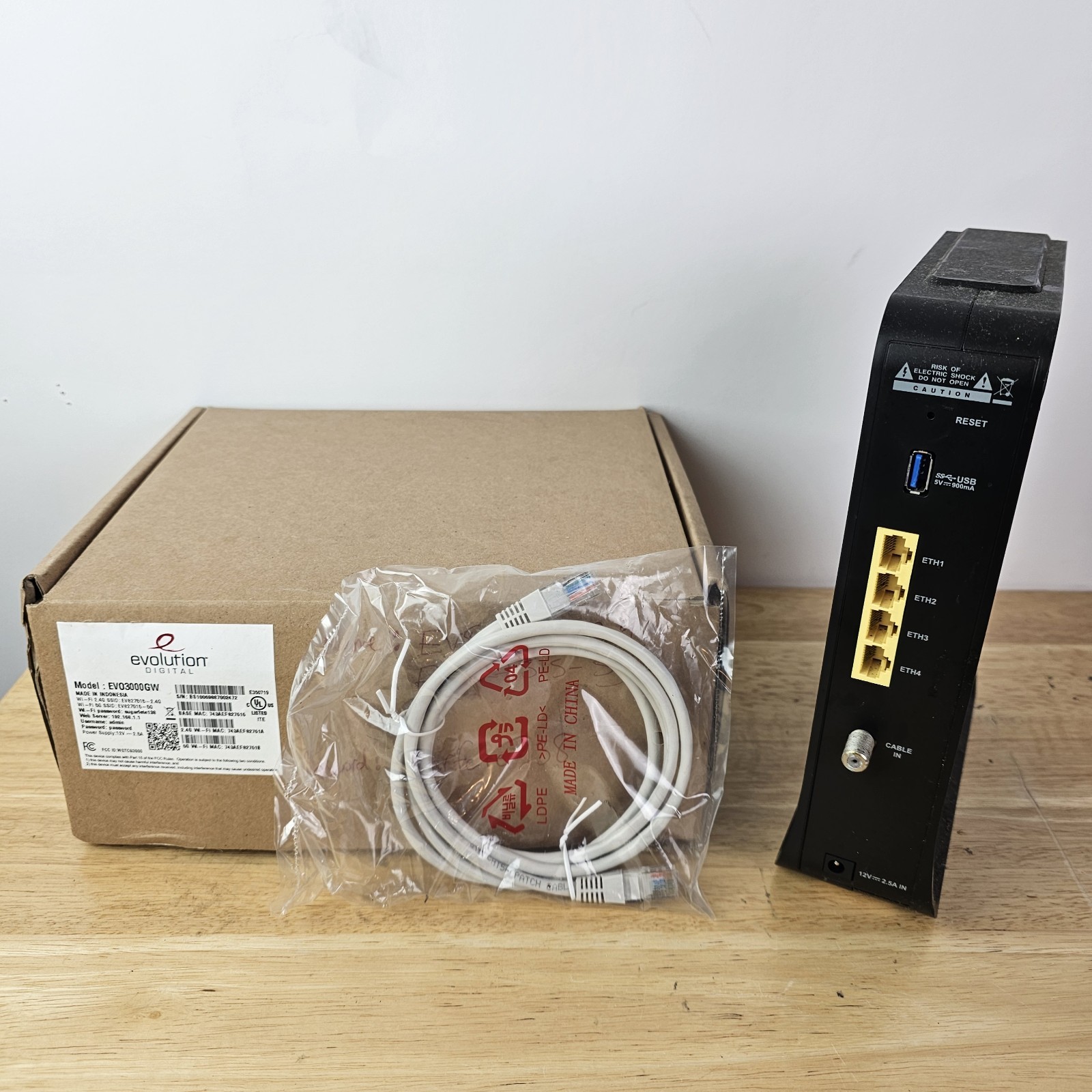 EVO3000GW: Wi-Fi 5 DOCSIS 3.1 Gateway Black Cable Modem WIFI Router Used