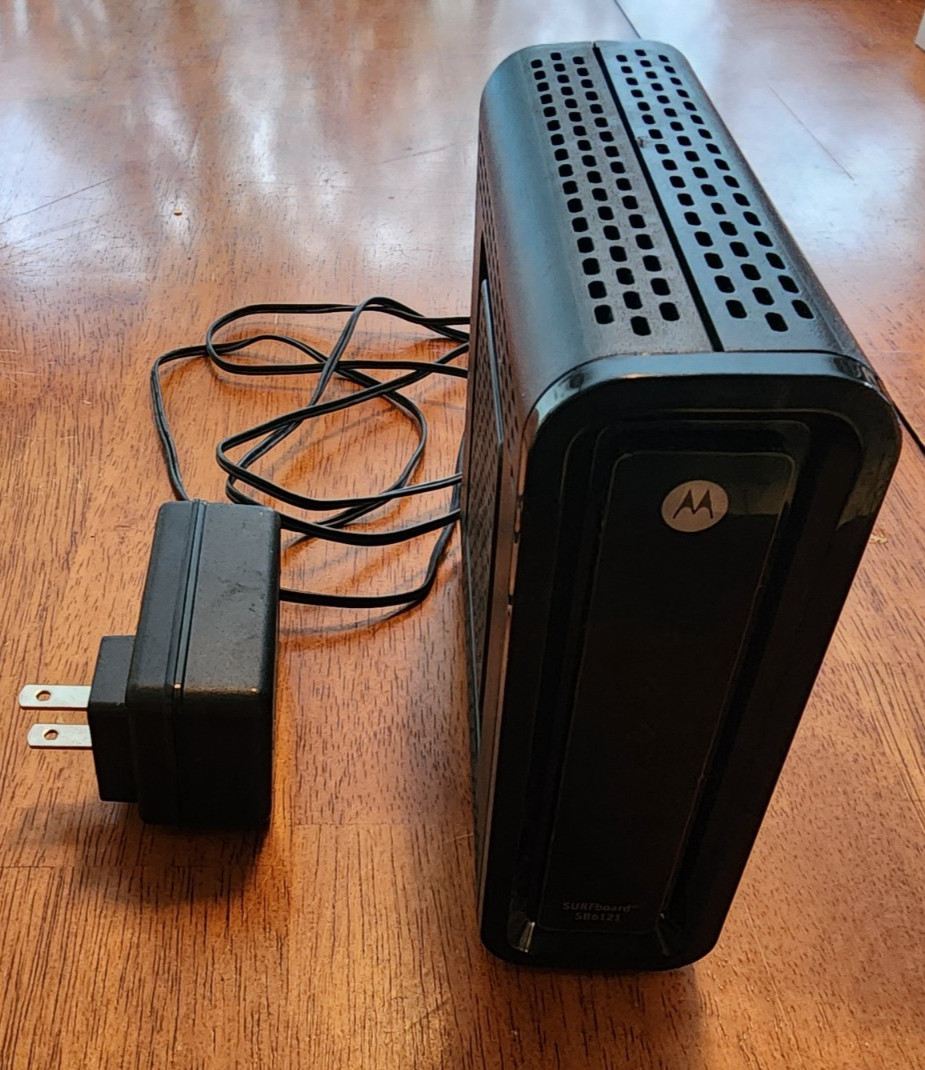 Motorola SURFboard SB6121 DOCSIS 2.0 Cable Modem