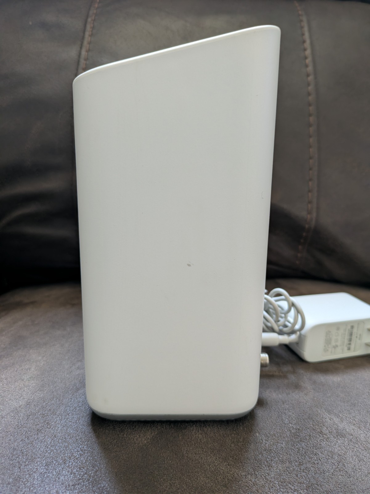 Xfinity XB7-CM WiFi Cable Modem Router Gateway – Powers On – With Power Adapter