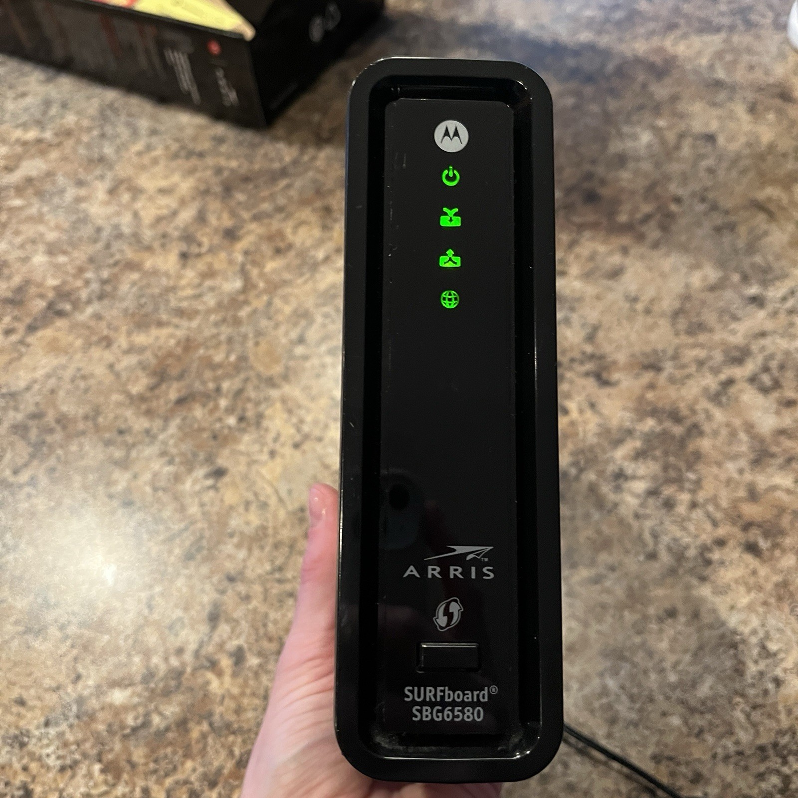 Motorola ARRIS SURFboard SBG6580 DOCSIS 3.0 Cable Modem and Wi-Fi Router N300
