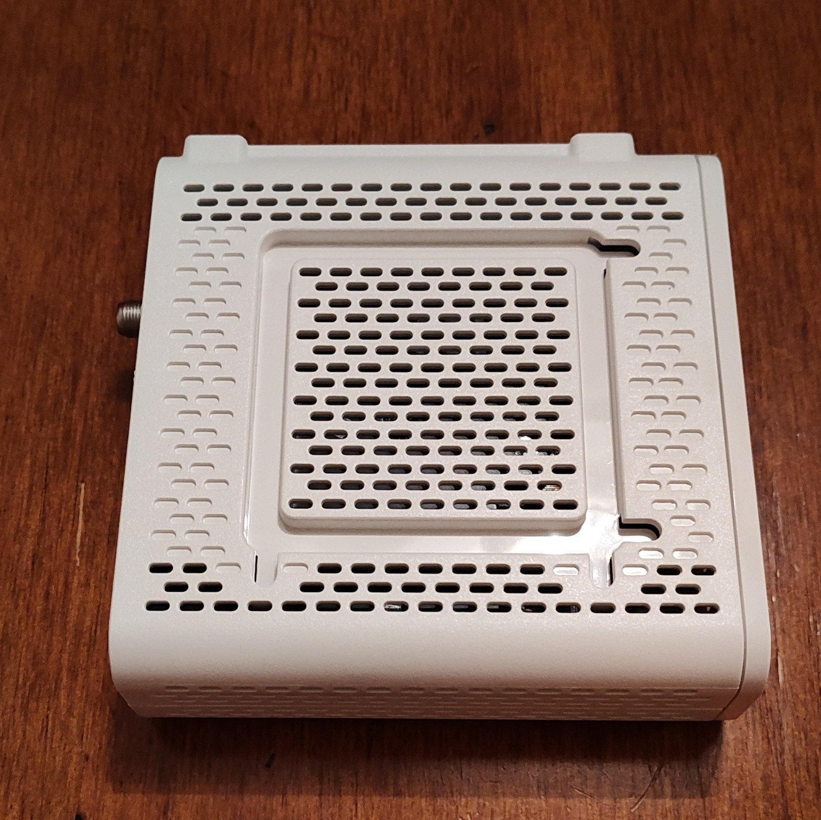 ARRIS SURFboard SB8200v2 DOCSIS 3.1 Cable Modem 2 Gbps 2x RJ-45 White