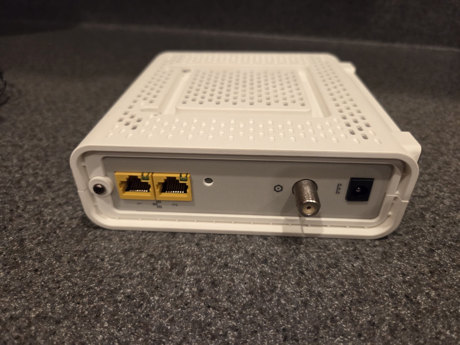ARRIS SB8200v3 10 Gbps 2 Port Cable Modem Docsis 3.1