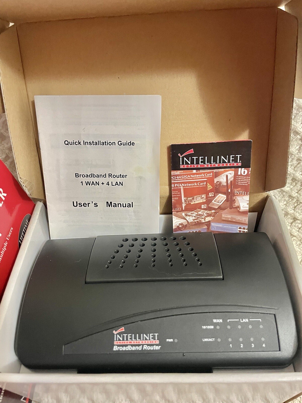 DSL/Cable MODEM ROUTER with 4 Port 10/100 Switch Intellinet