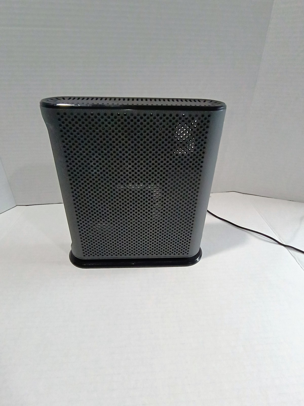 Motorola MG7315 8×4 343 Mbps DOCSIS 3.0 Cable Modem Plus N450 Wi-Fi Router
