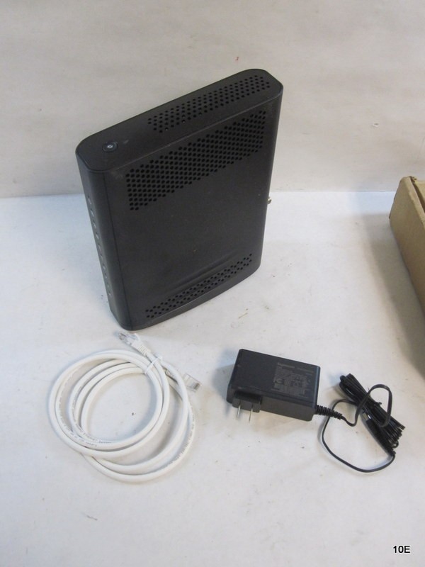 Sagemcom Xtream Modem F@st 3896 UM Gateway Wi-Fi Hub w/Cables
