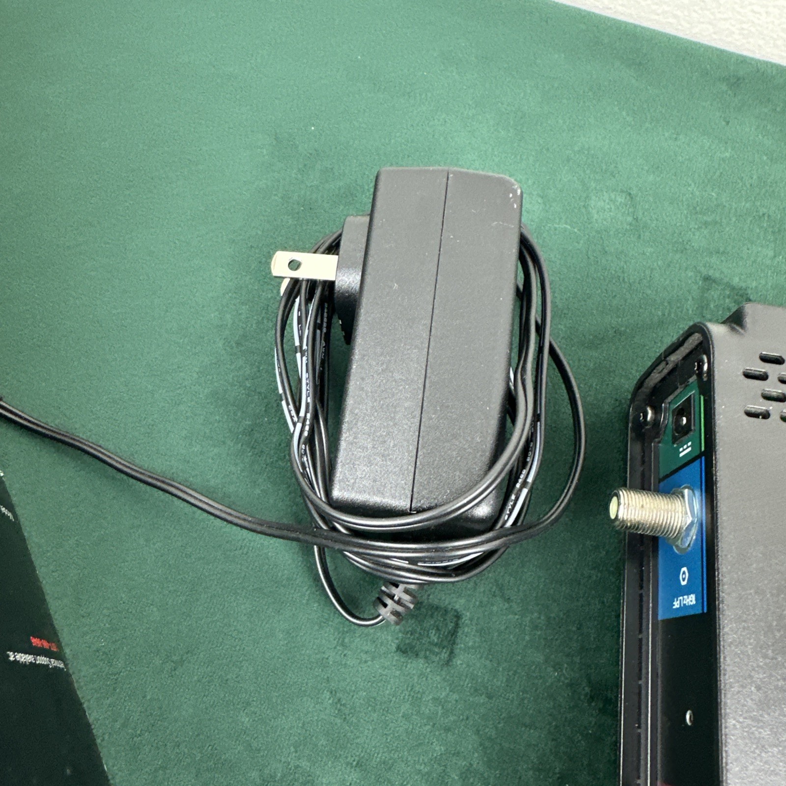 Motorola ARRIS SURFboard SBG6580 DOCSIS 3.0 Cable Modem Wi-Fi Router N300