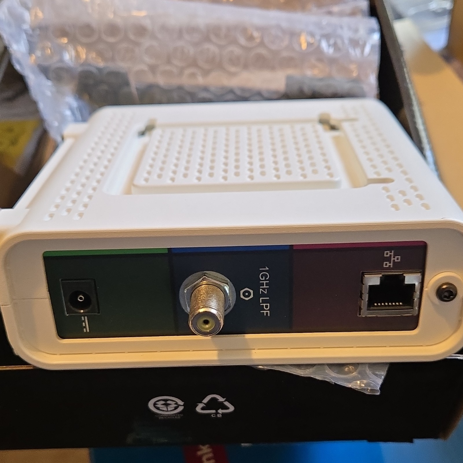 ARRIS SURFboard SB6141 Cable Modem White Ethernet Coaxial MPN 581901-022
