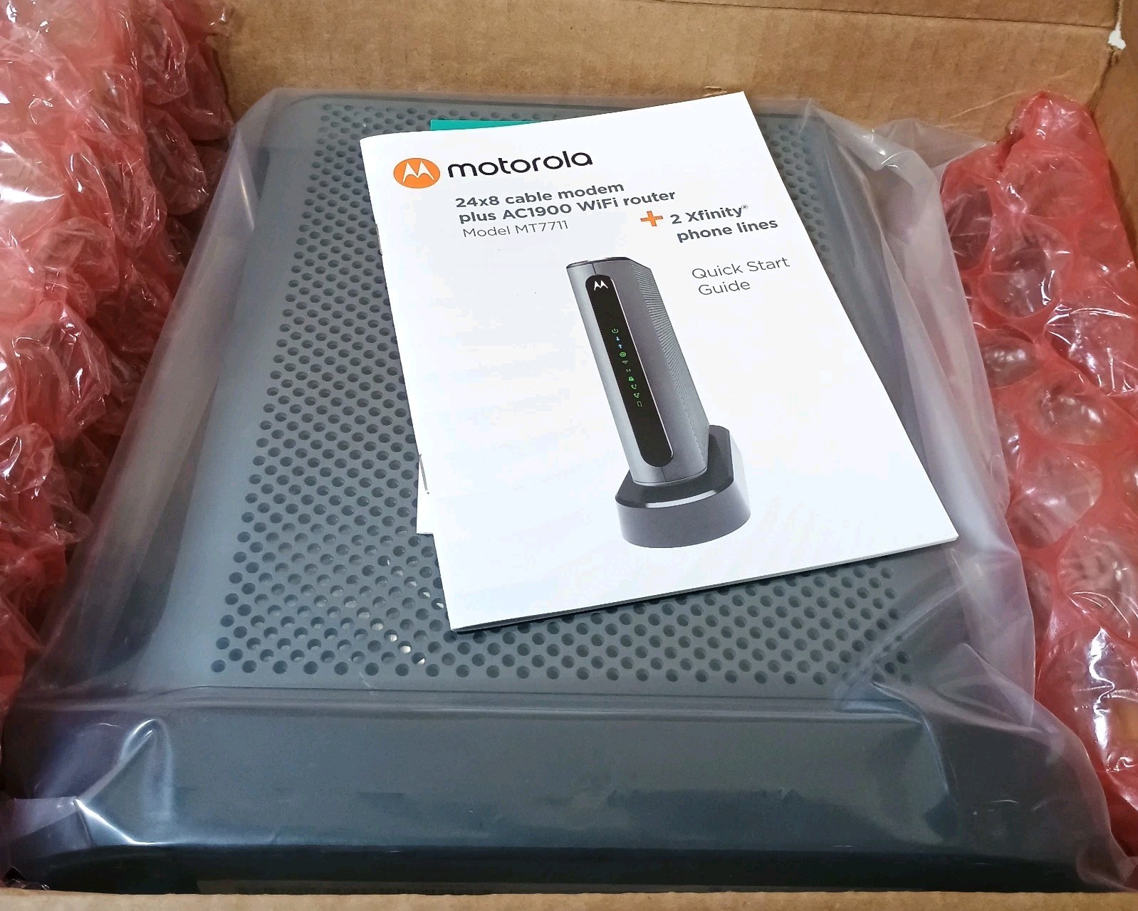 Motorola MT7711 24X8 Cable Modem Dual Wi-Fi Gigabit AC1900 Router Refurbished
