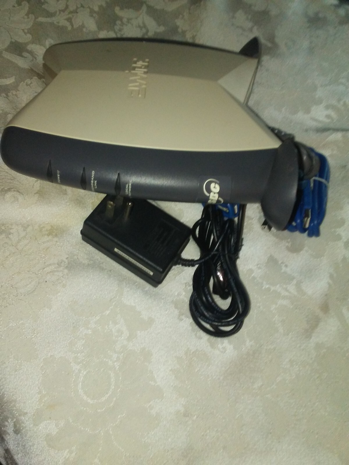 2 WIRE 1701HG Hyperg Intelligent Gateway DSL Broadband Router With wires