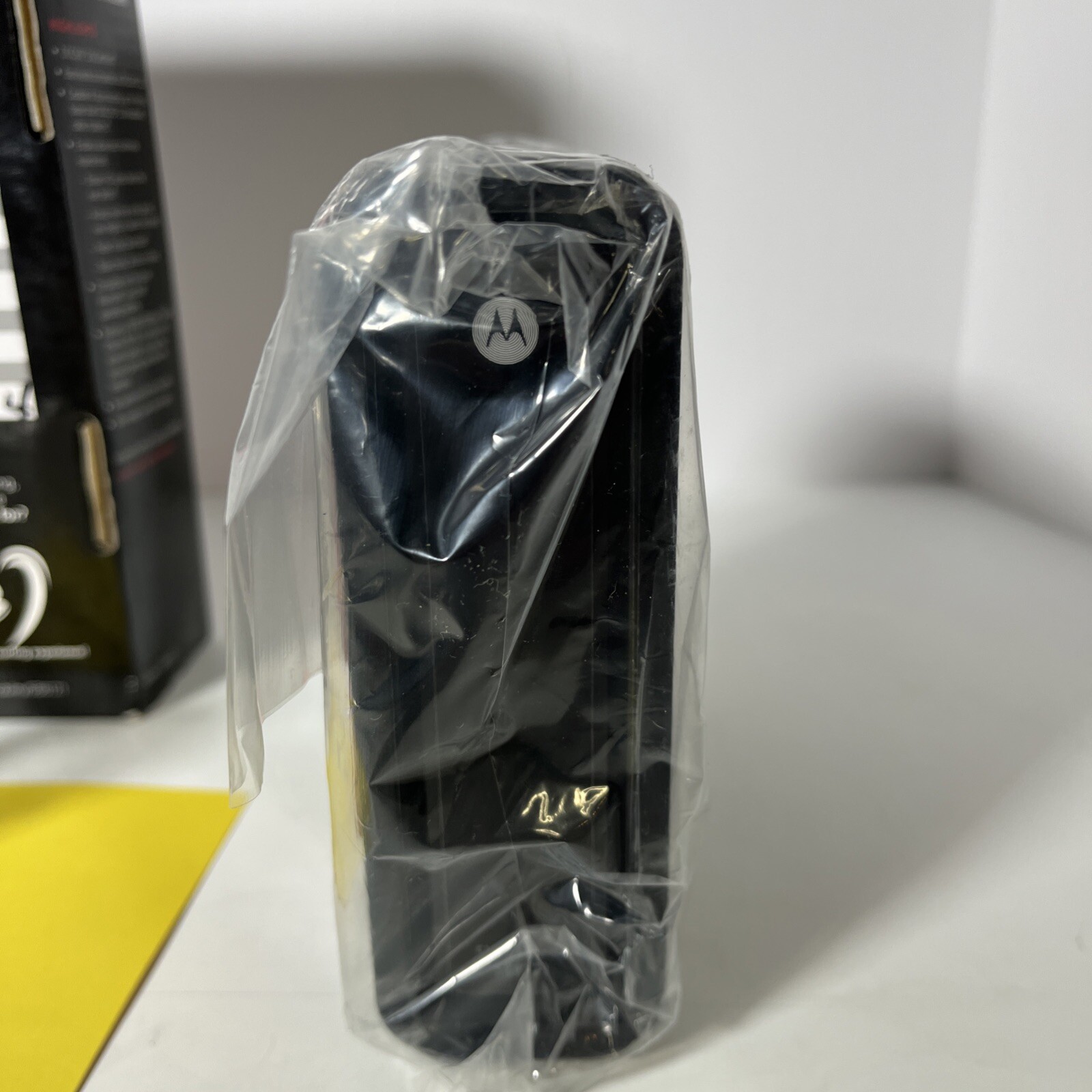 Motorola SURFboard SB6121 (575319-019-00) 199.68 Mbps Cable Modem Stream Game