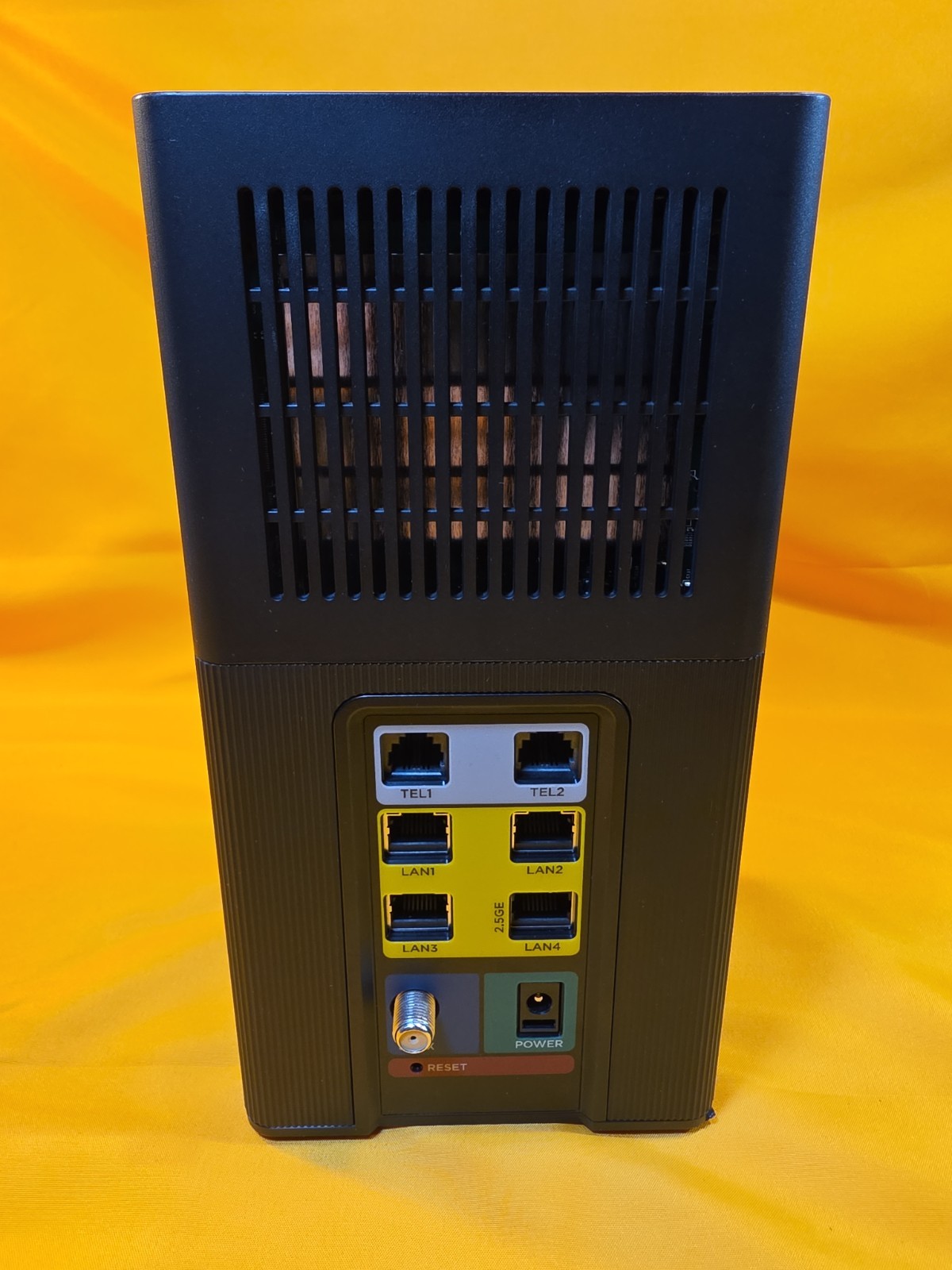 Motorola MT8733 DOCSIS 3.1 Cable Modem AX6000 WiFi 6 Router No Power Adapter