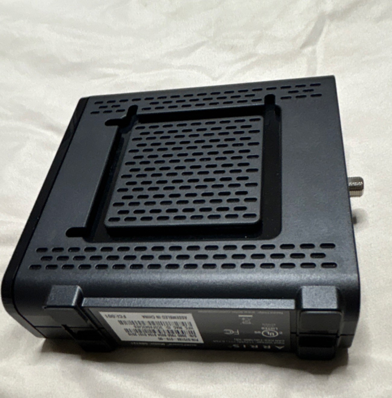 ARRIS Surfboard SB6121 DOCSIS 3.0 Cable Modem 172 Mbps Black w/ Adapter