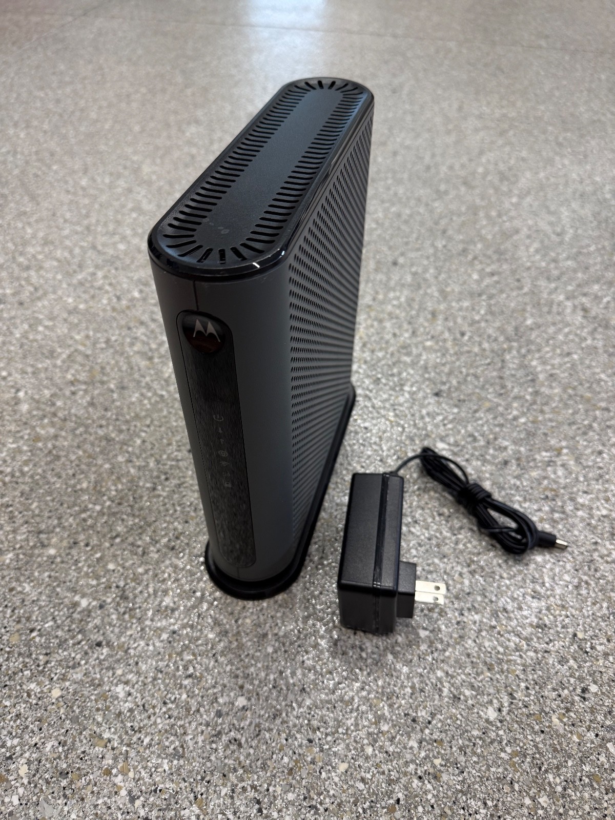 Motorola MG7700 AC1900 Dual-Band DOCSIS 3.0 Cable Modem WiFi Router. W