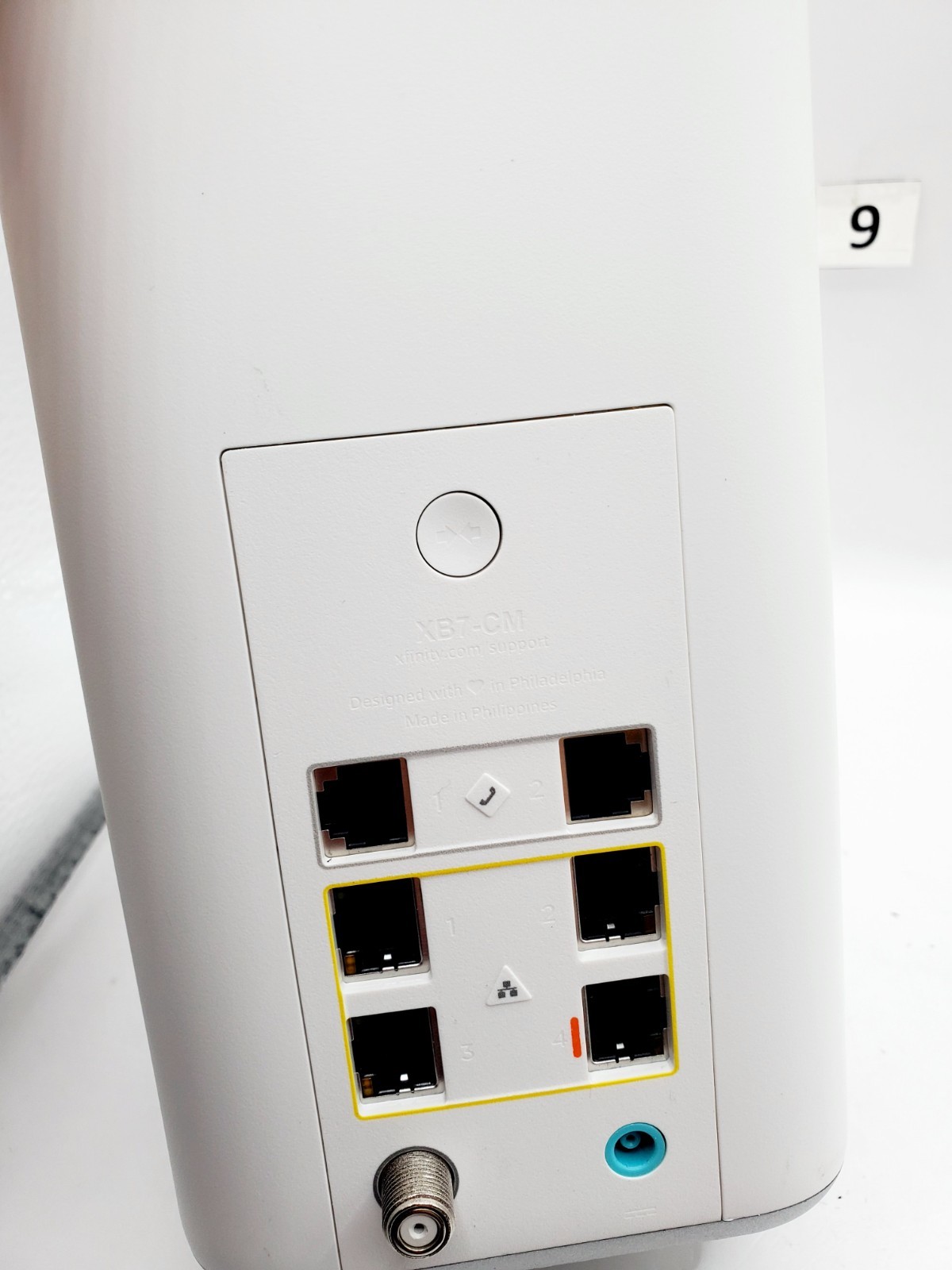 XB7-cm Gigabit Modem WiFi Router no power cord