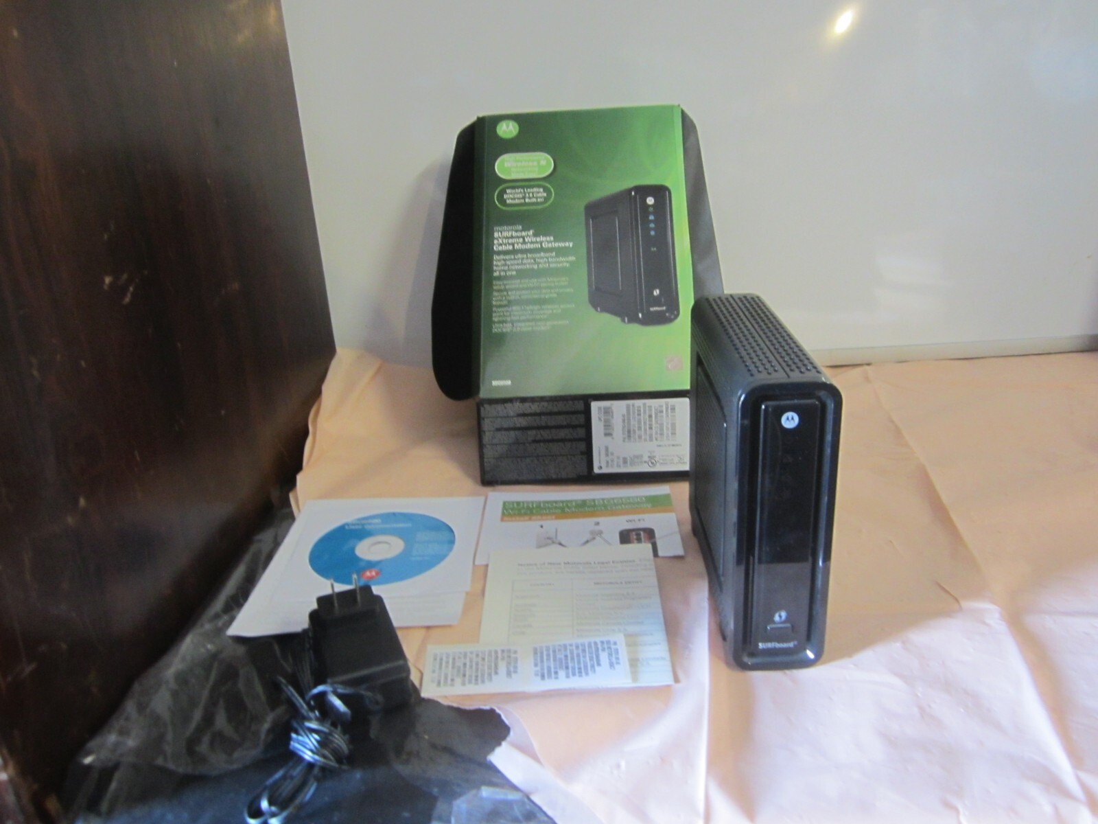 Motorola SBG6580 Surfboard eXtreme DOCSIS 3.0 Wireless Cable Modem Gateway Used)