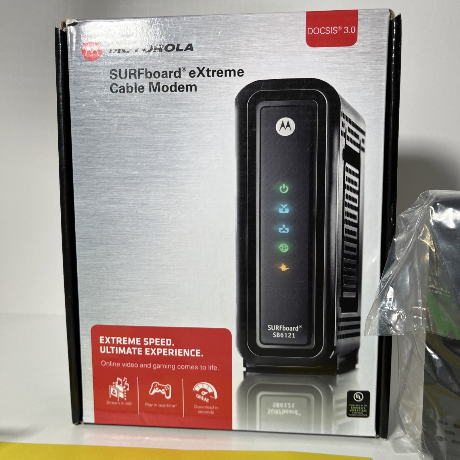 Motorola SURFboard SB6121 (575319-019-00) 199.68 Mbps Cable Modem Stream Game