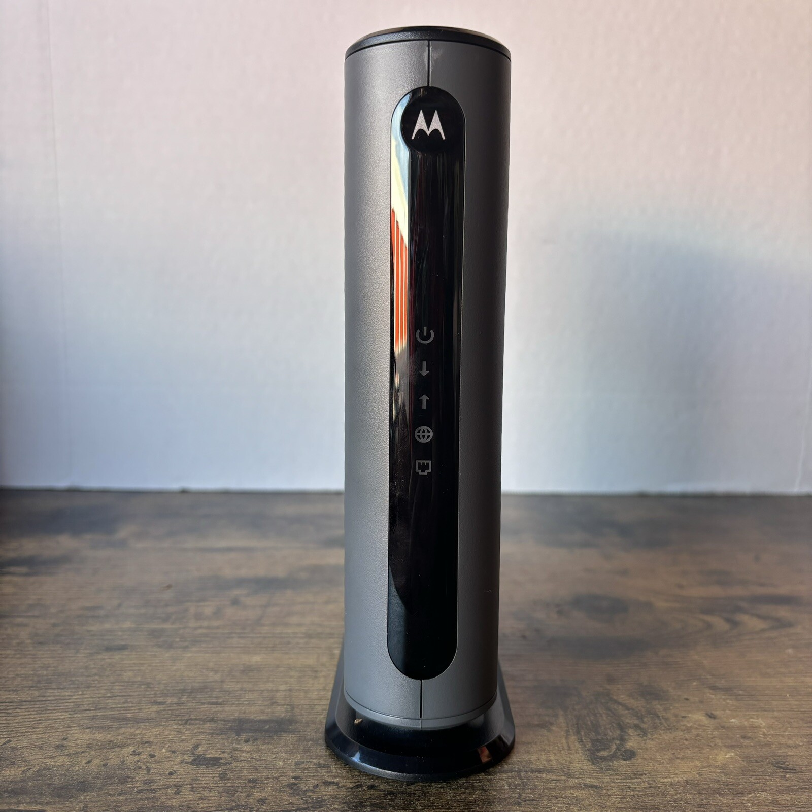 Motorola MB8600 DOCSIS 3.1 Ultra Fast Cable Modem – Black – VGC