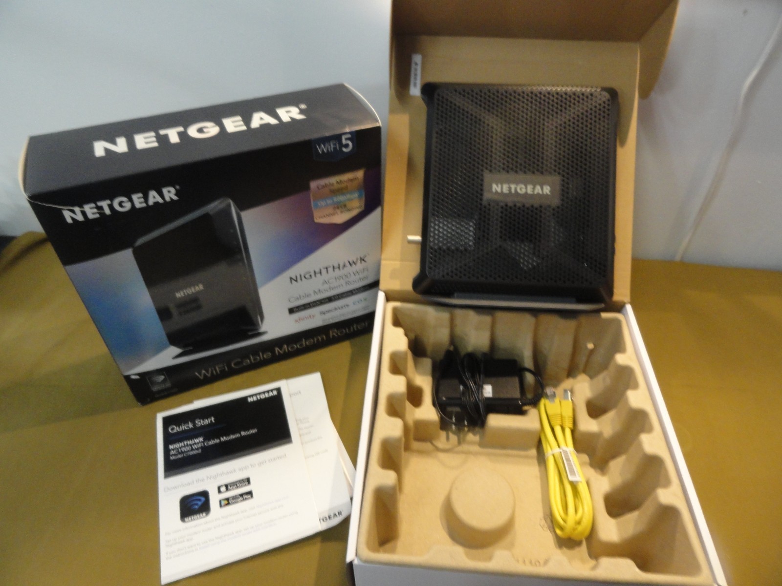 NETGEAR Nighthawk AC1900 4 Wireless-Wi-Fi 802.11ac Router – C7000-100NAS