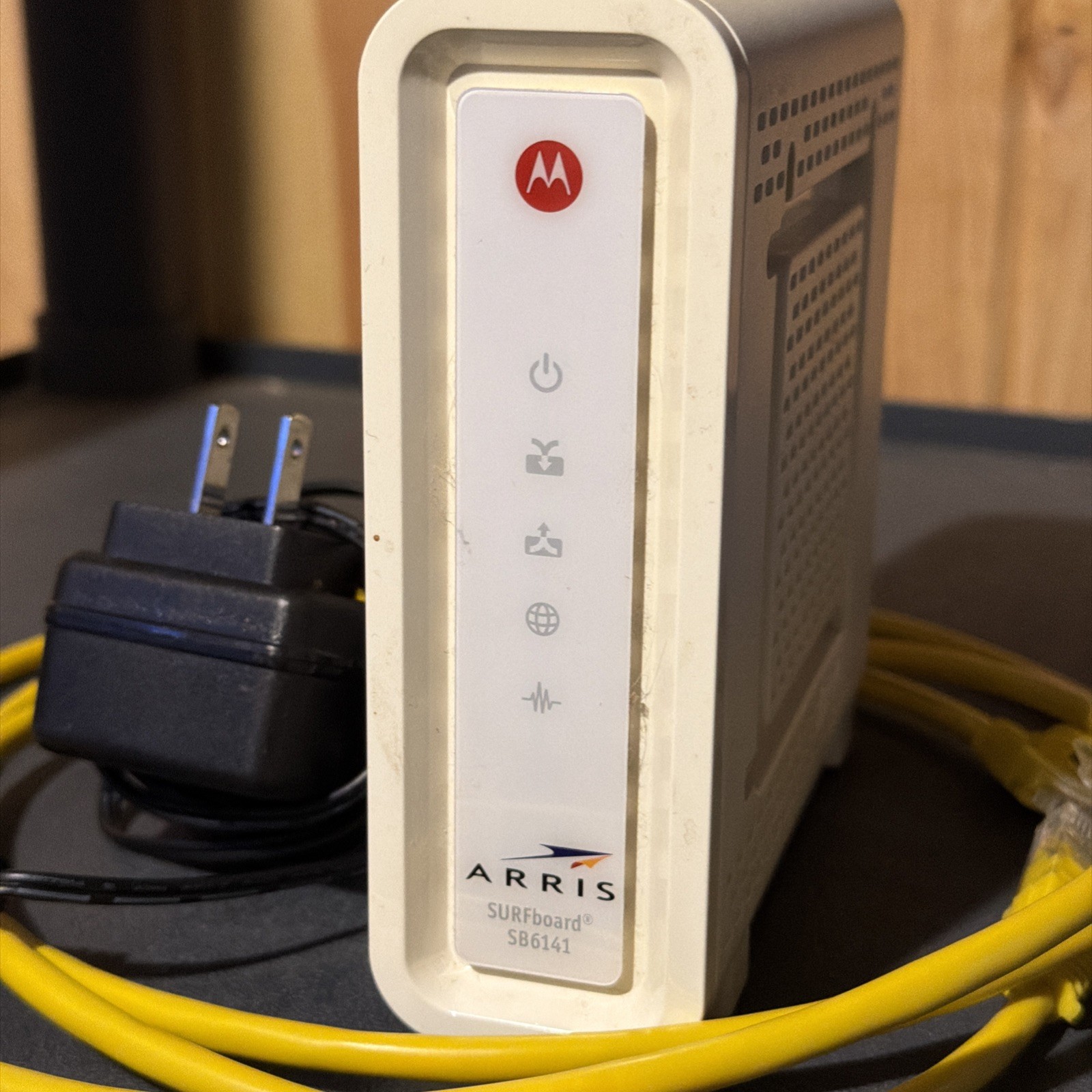 ARRIS SURFboard SB6141 Cable Modem White Ethernet Coaxial Wired RJ-45 PC