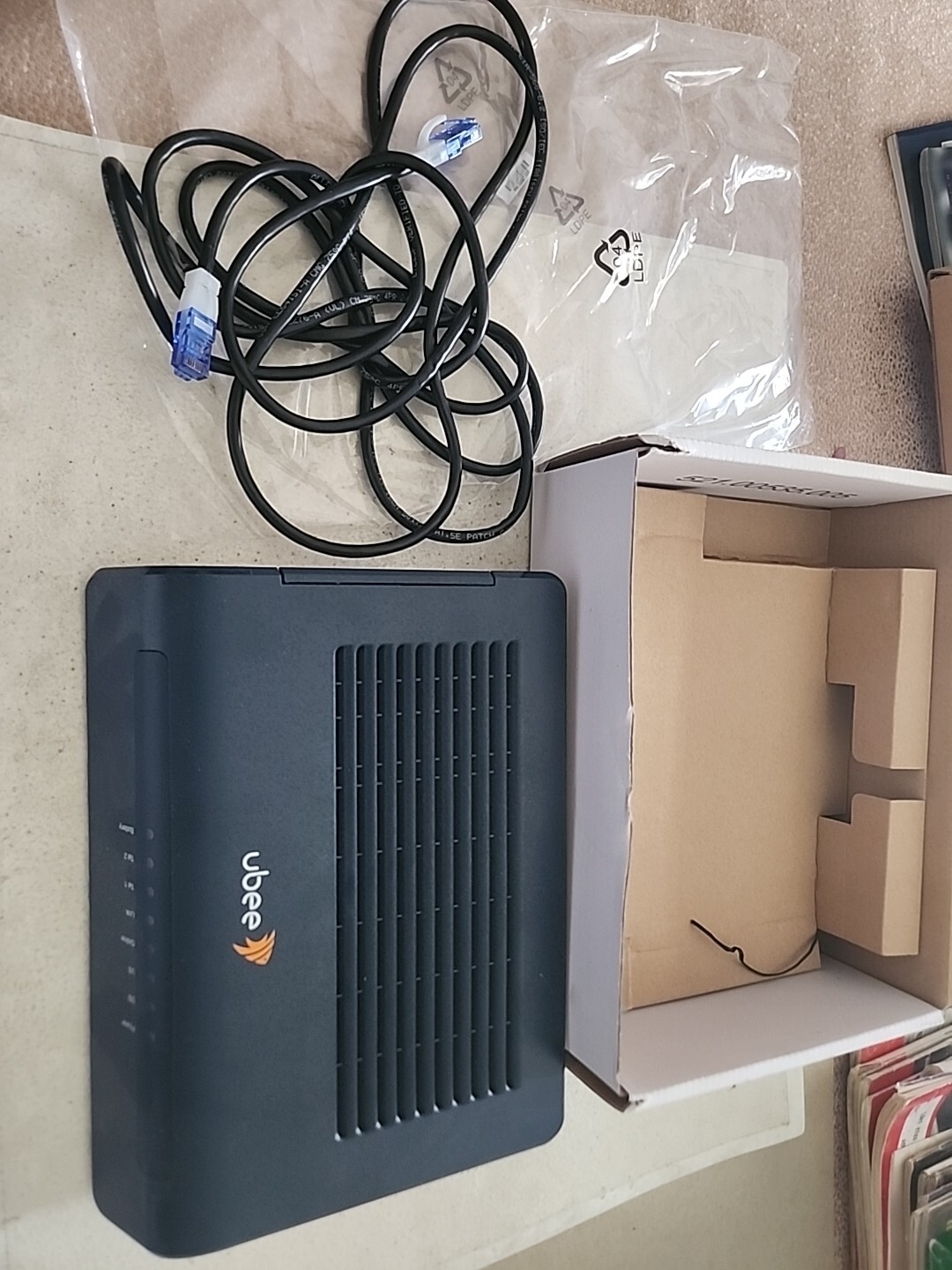 Ubee DVM3203B Voice Cable Modem Docsis 3.0 eMTA